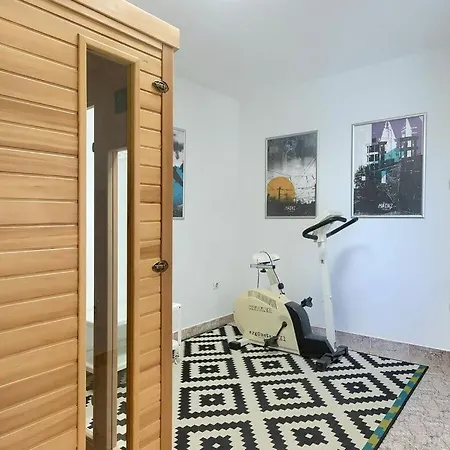Mit Privatem Pool, Strand 300m *