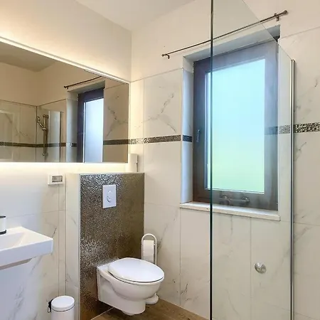 Mit Privatem Pool, Strand 300m Valbandon