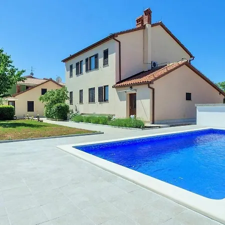 Mit Privatem Pool, Strand 300m * Valbandon